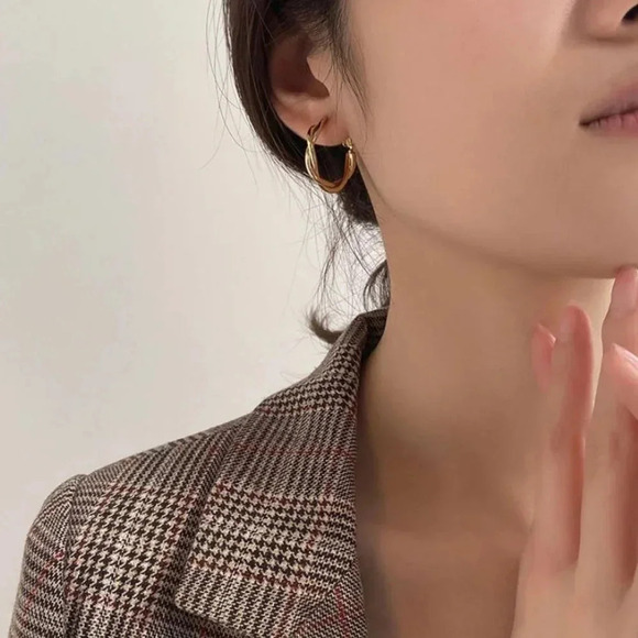 925 Sterling Silver Minimalist Twist Gold Small Hoop Earrings - Picture 3 of 11